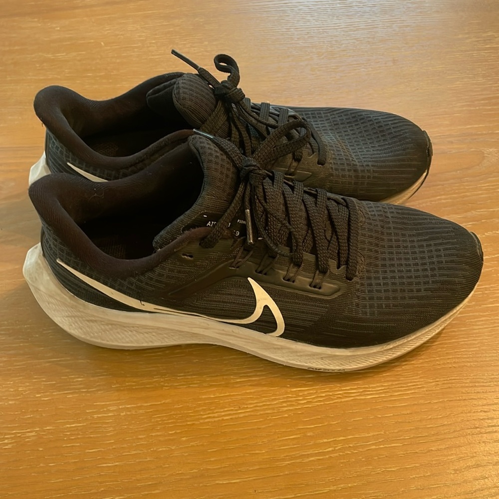 Black Nike air zoom Pegasus women’s 7.5